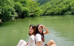 官方通报女生抗议男生偷窥:系恶作剧